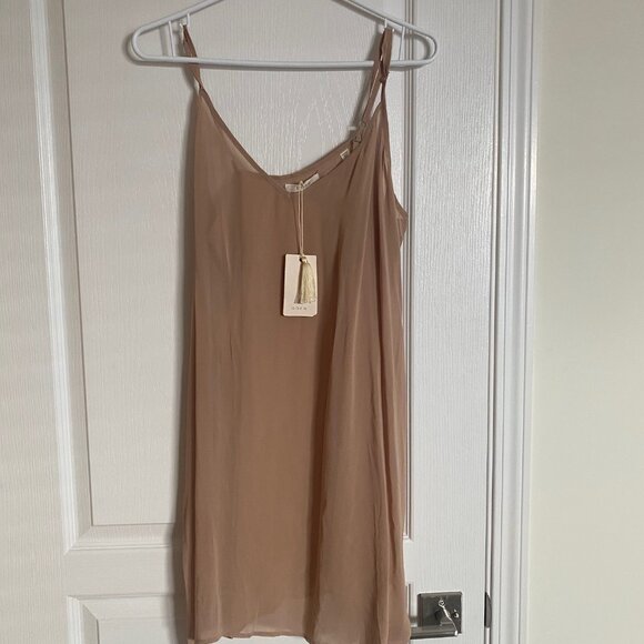 Doen Short Deep V-Neck Slip in Conch - XXL BNWT - Picture 3 of 5